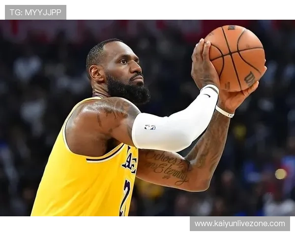 湖人詹姆斯连夜训练备战季后赛迎接强敌挑战